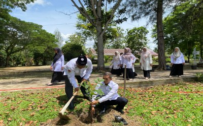 Kemenag Pidie Gelar Program Penanaman Sejuta Pohon Matoa, MAN 3 Pidie Ikut Berpartisipasi